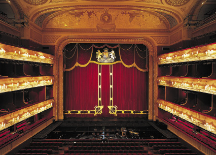 Rideaux installés au Royal Opéra de Londres © DR